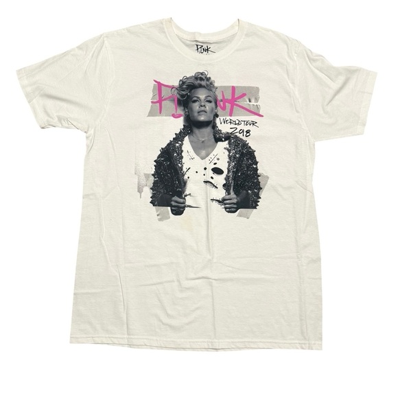 “PINK” -Beautiful Trauma” World Tour 2018 White Graphic T-Shirt size XL - Picture 1 of 3